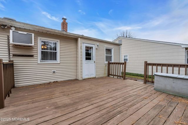 15 Brookfield Court, Toms River, NJ 08757