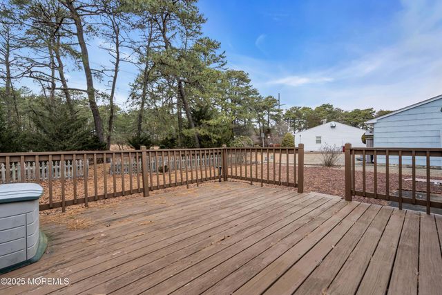15 Brookfield Court, Toms River, NJ 08757