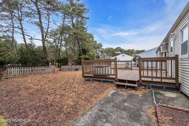 15 Brookfield Court, Toms River, NJ 08757