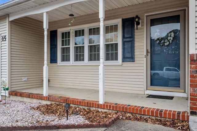 15 Brookfield Court, Toms River, NJ 08757