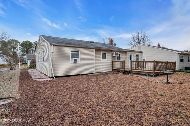 15 Brookfield Court, Toms River, NJ 08757