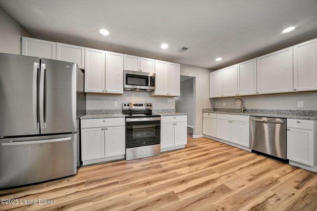 138 Carolina Ave, Mt Washington, KY 40047