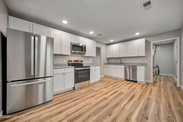 138 Carolina Ave, Mt Washington, KY 40047