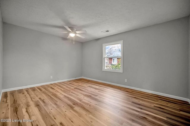 138 Carolina Ave, Mt Washington, KY 40047