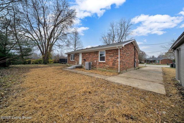 138 Carolina Ave, Mt Washington, KY 40047