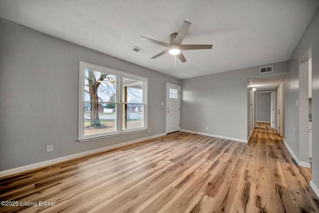 138 Carolina Ave, Mt Washington, KY 40047