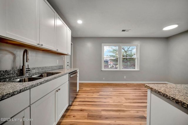 138 Carolina Ave, Mt Washington, KY 40047