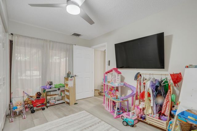 730 7th Ln, Palm Beach Gardens, FL 33418