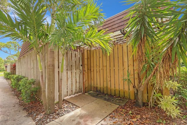 730 7th Ln, Palm Beach Gardens, FL 33418