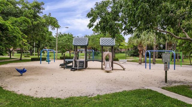 730 7th Ln, Palm Beach Gardens, FL 33418