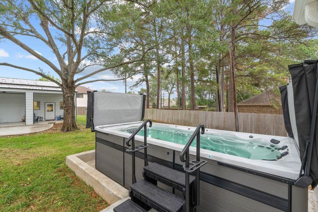 12955 Point Aquarius Boulevard, Willis, TX 77318