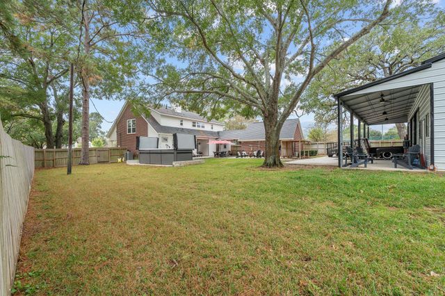 12955 Point Aquarius Boulevard, Willis, TX 77318