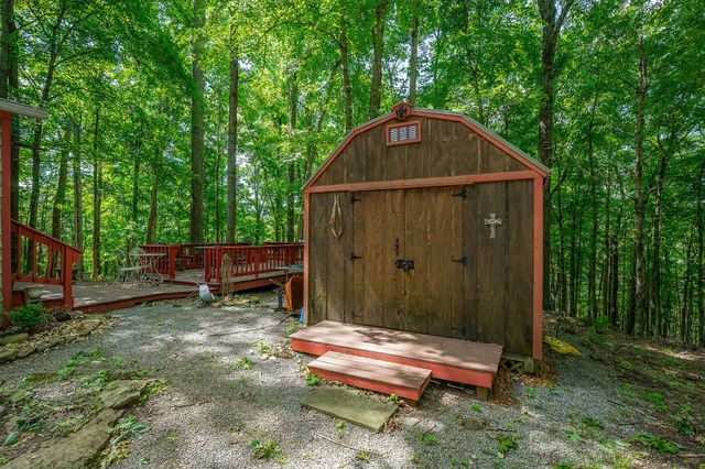 345 Hilltop Ln, Gainesboro, TN 38562