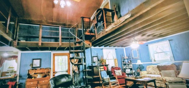 345 Hilltop Ln, Gainesboro, TN 38562