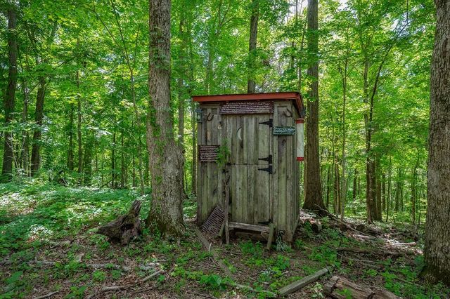 345 Hilltop Ln, Gainesboro, TN 38562