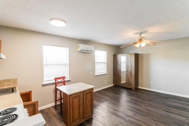 610 Ball 8, Galveston, TX 77550