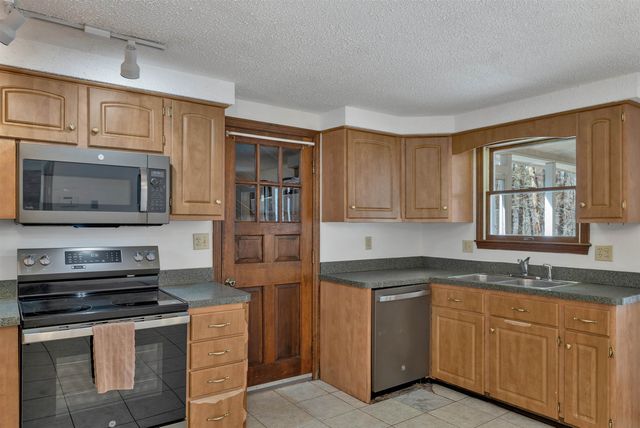 4 Schoolhouse Road, Amherst, NH 03031