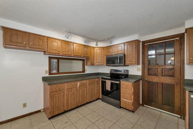 4 Schoolhouse Road, Amherst, NH 03031