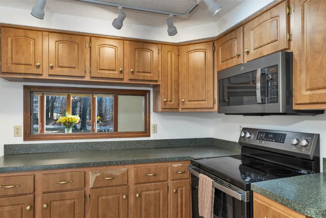 4 Schoolhouse Road, Amherst, NH 03031