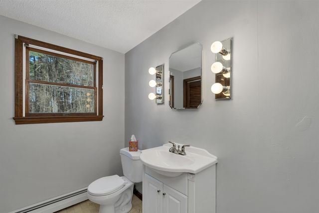 4 Schoolhouse Road, Amherst, NH 03031