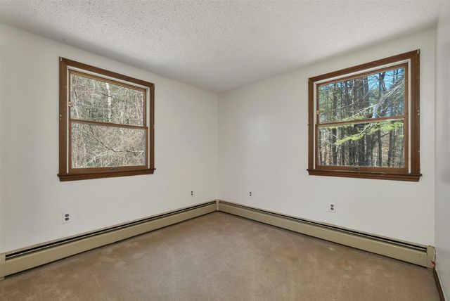 4 Schoolhouse Road, Amherst, NH 03031