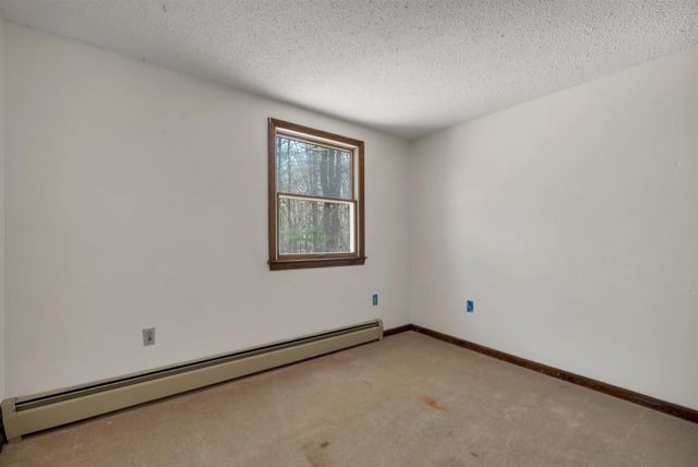 4 Schoolhouse Road, Amherst, NH 03031