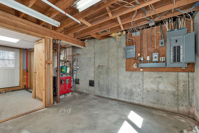 4 Schoolhouse Road, Amherst, NH 03031