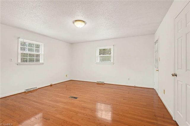 6905 Crandall Court, Clemmons, NC 27012