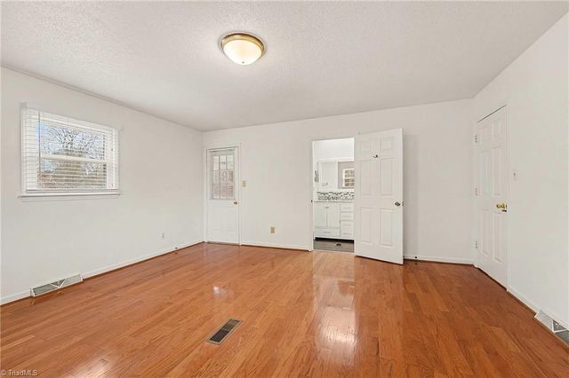 6905 Crandall Court, Clemmons, NC 27012