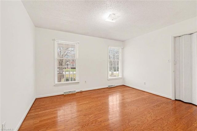 6905 Crandall Court, Clemmons, NC 27012