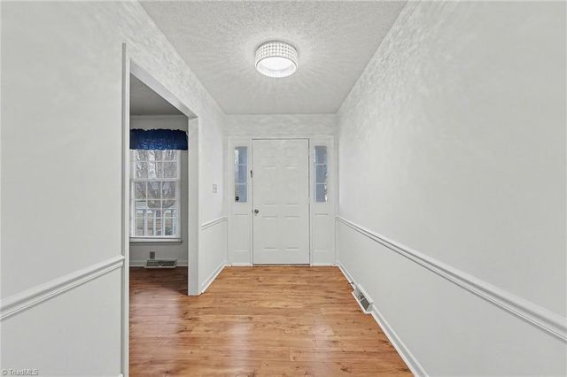 6905 Crandall Court, Clemmons, NC 27012