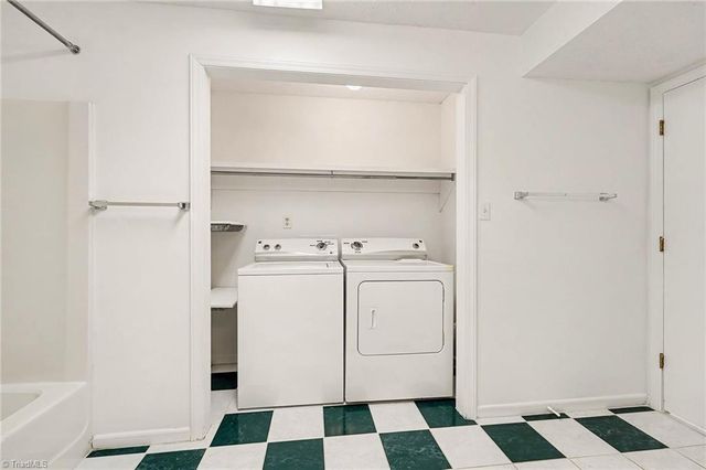 6905 Crandall Court, Clemmons, NC 27012