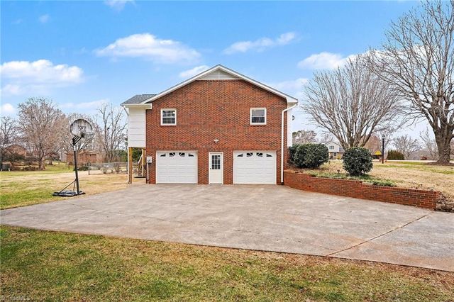 6905 Crandall Court, Clemmons, NC 27012