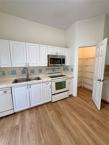1947 SE 23rd Rd, Homestead, FL 33035