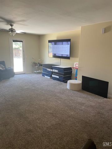 8011 Amber Creek Road, Bakersfield, CA 93313