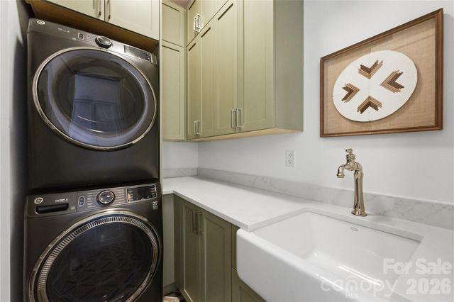 7005 Chateau Bordeaux Lane, Charlotte, NC 28270