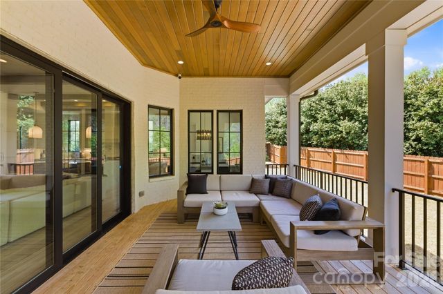 7005 Chateau Bordeaux Lane, Charlotte, NC 28270