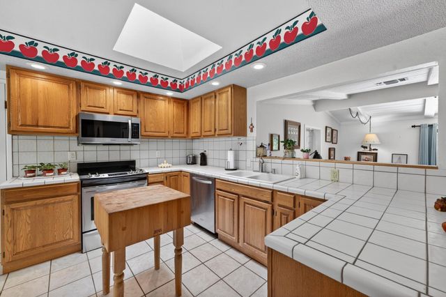 9490 Golden Gate Ave, Orangevale, CA 95662