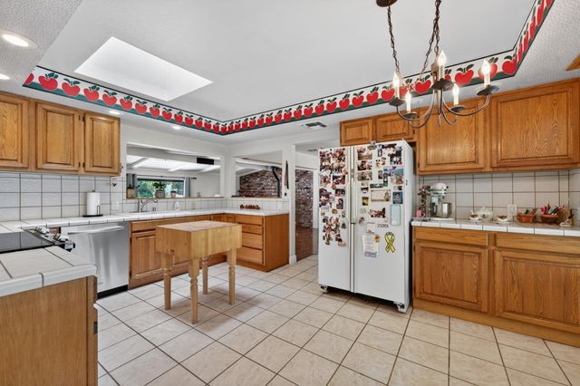 9490 Golden Gate Ave, Orangevale, CA 95662