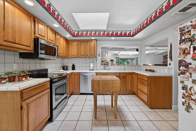 9490 Golden Gate Ave, Orangevale, CA 95662