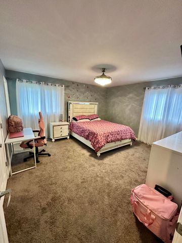 421 Sandalwood Drive, Valparaiso, IN 46385