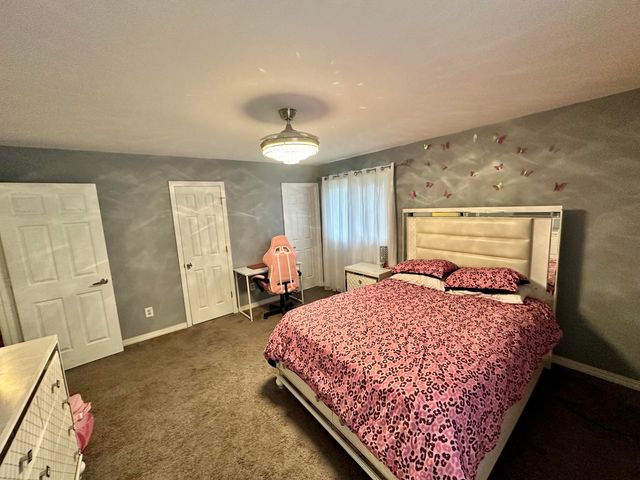 421 Sandalwood Drive, Valparaiso, IN 46385