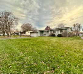 421 Sandalwood Drive, Valparaiso, IN 46385
