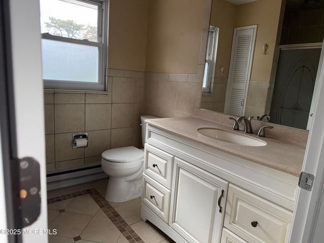 664D Plymouth Drive, Lakewood, NJ 08701