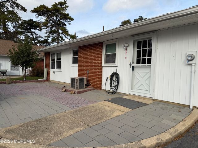 664D Plymouth Drive, Lakewood, NJ 08701