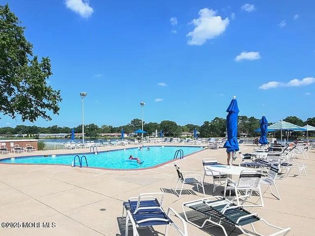 664D Plymouth Drive, Lakewood, NJ 08701