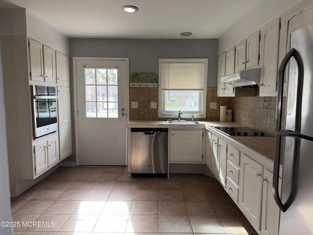 664D Plymouth Drive, Lakewood, NJ 08701