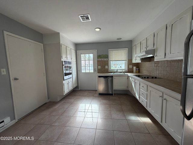 664D Plymouth Drive, Lakewood, NJ 08701