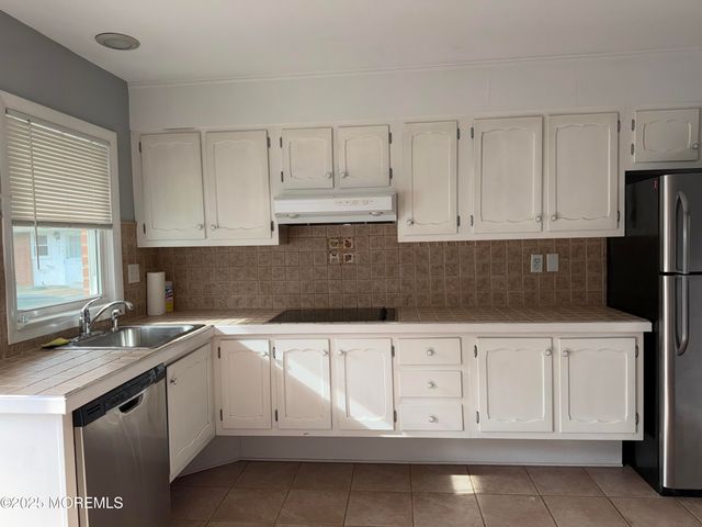 664D Plymouth Drive, Lakewood, NJ 08701