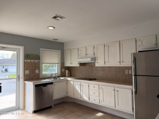 664D Plymouth Drive, Lakewood, NJ 08701